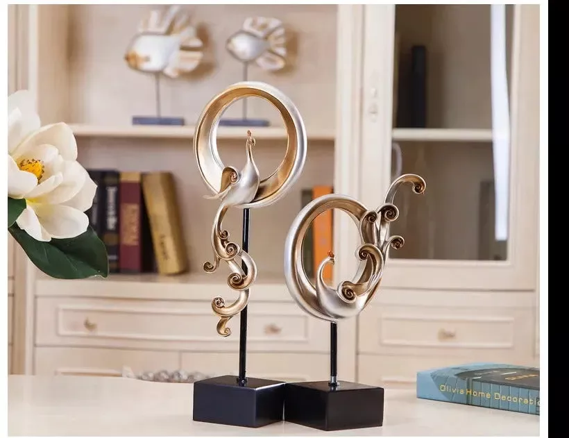 1 Golden Colored Wonder Statue Sculpture For Desk Decor