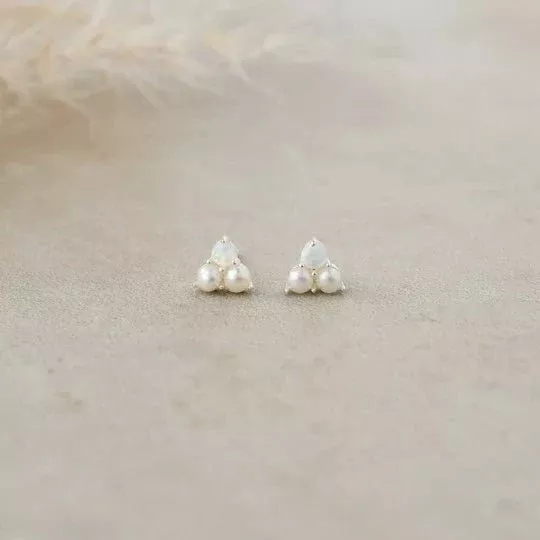 Elegance Studs - White Pearl / Opal