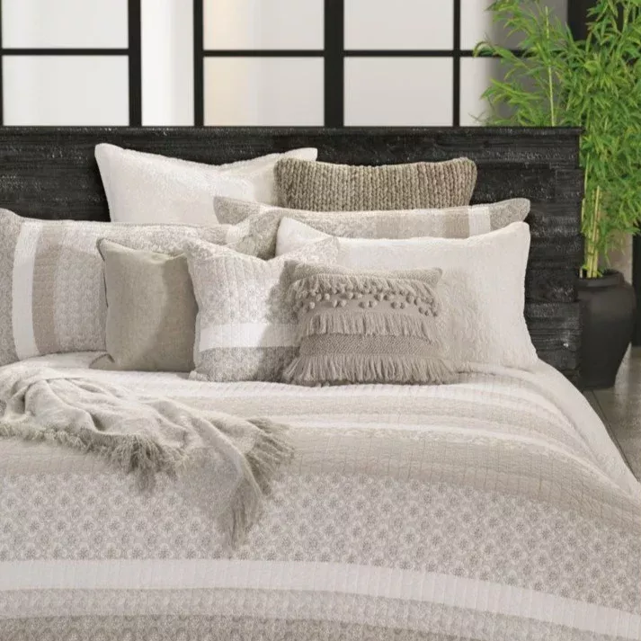 Lola Quilt Set
