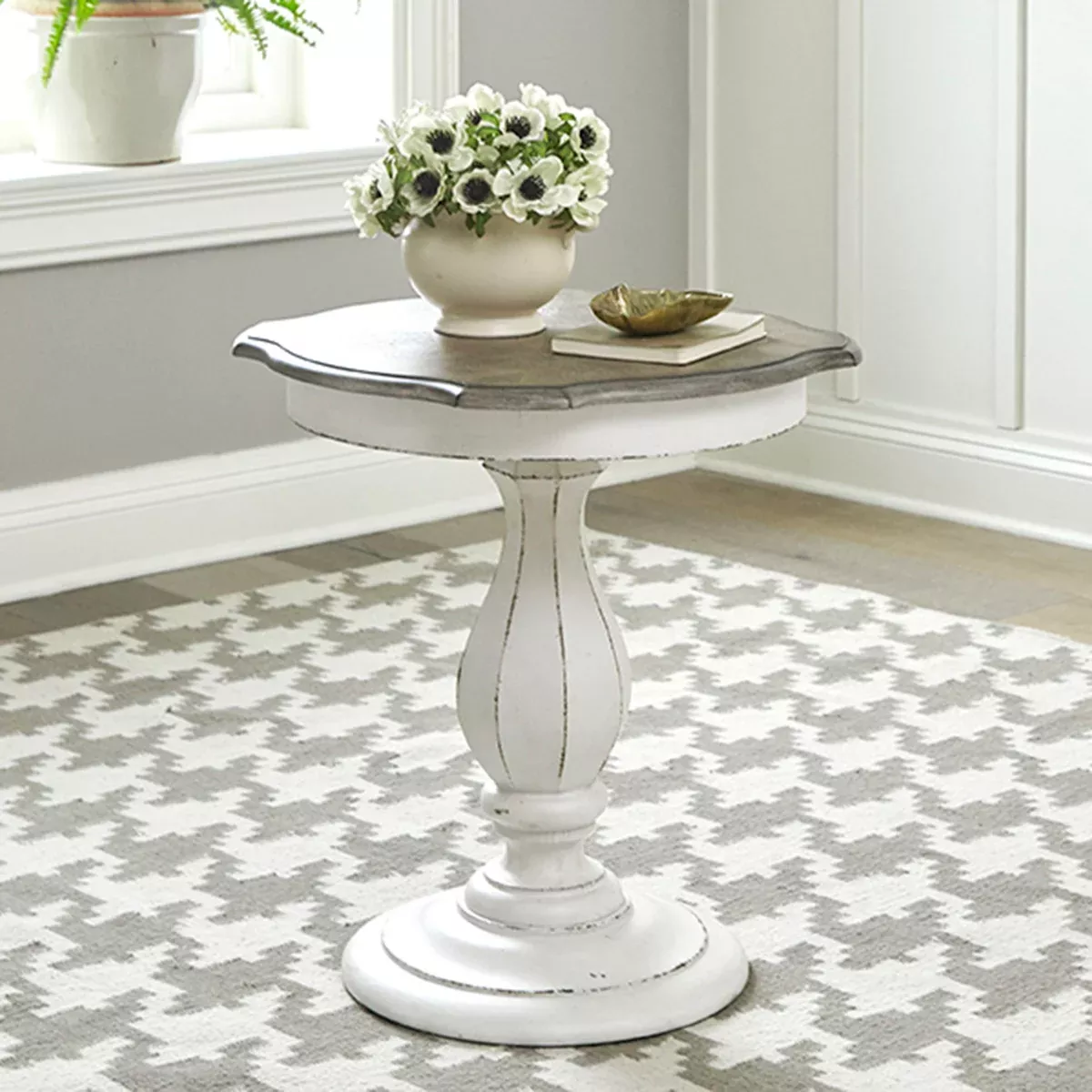 Magnolia Manor - Round Accent Table - Antique White