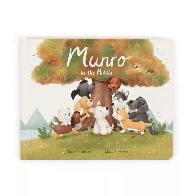 Munro In The Middle - Hardcover Book