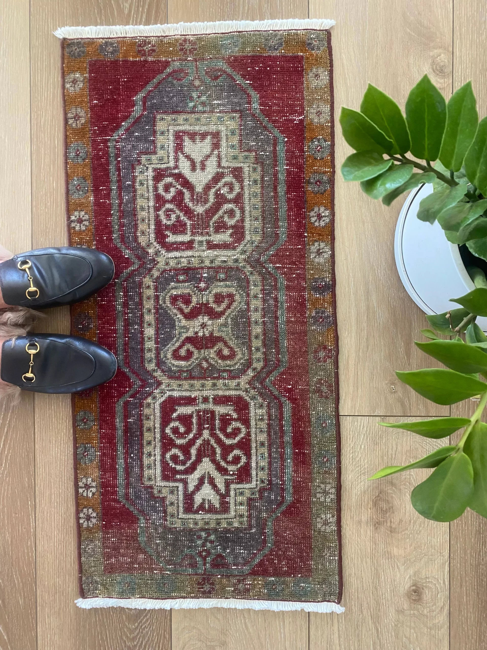 Small Vintage Turkish Rug (10)