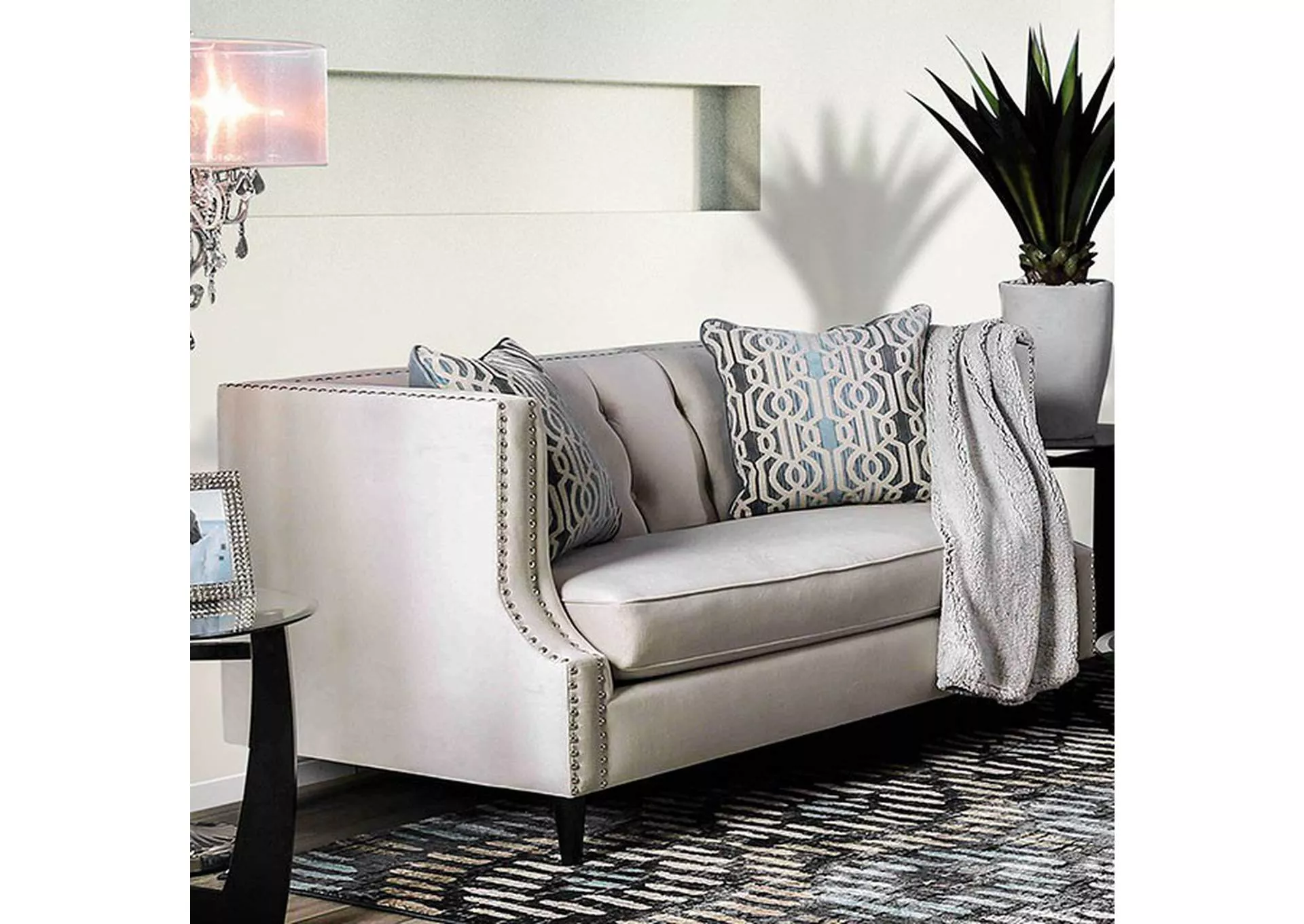 Tegan - Love Seat